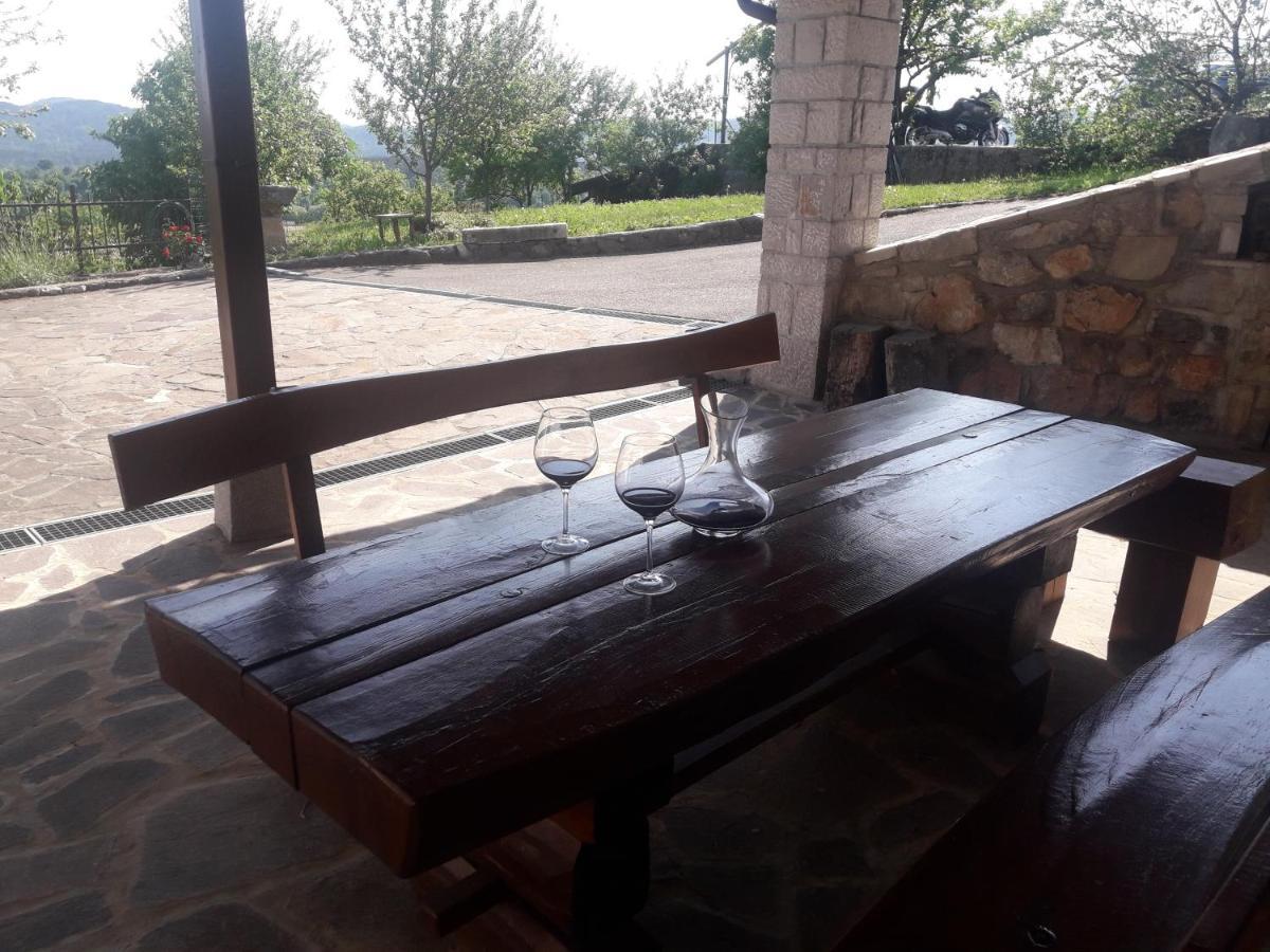 Apartma Oddih Dutovlje Zewnętrze zdjęcie
