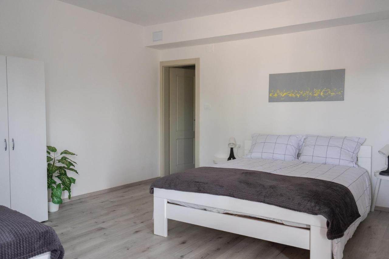 Apartma Oddih Dutovlje Zewnętrze zdjęcie