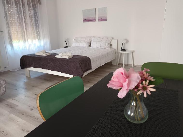 Apartma Oddih Dutovlje Zewnętrze zdjęcie